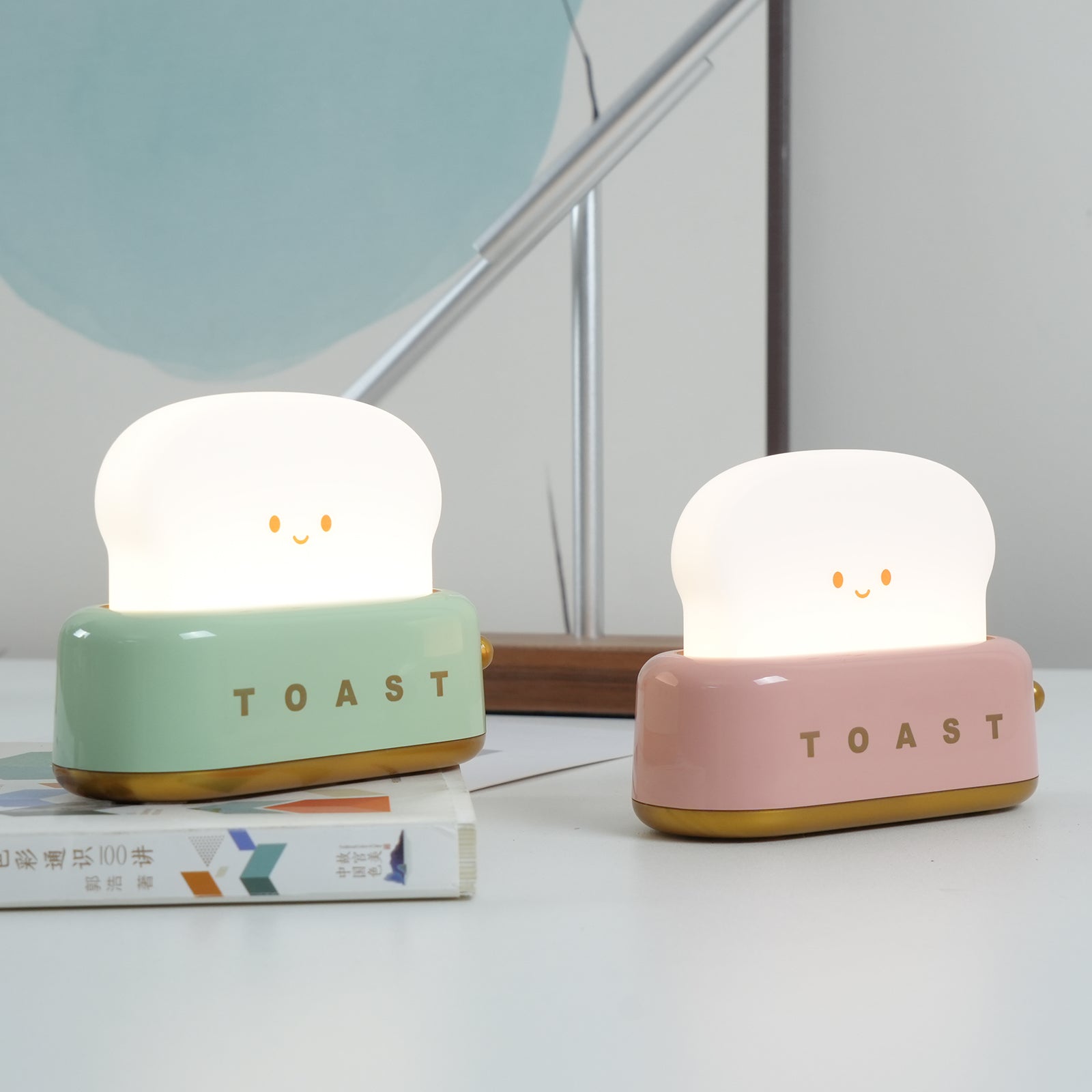 Charming Battery Operated Table Lamp - Versatile Cordless Design for Home & Office 8