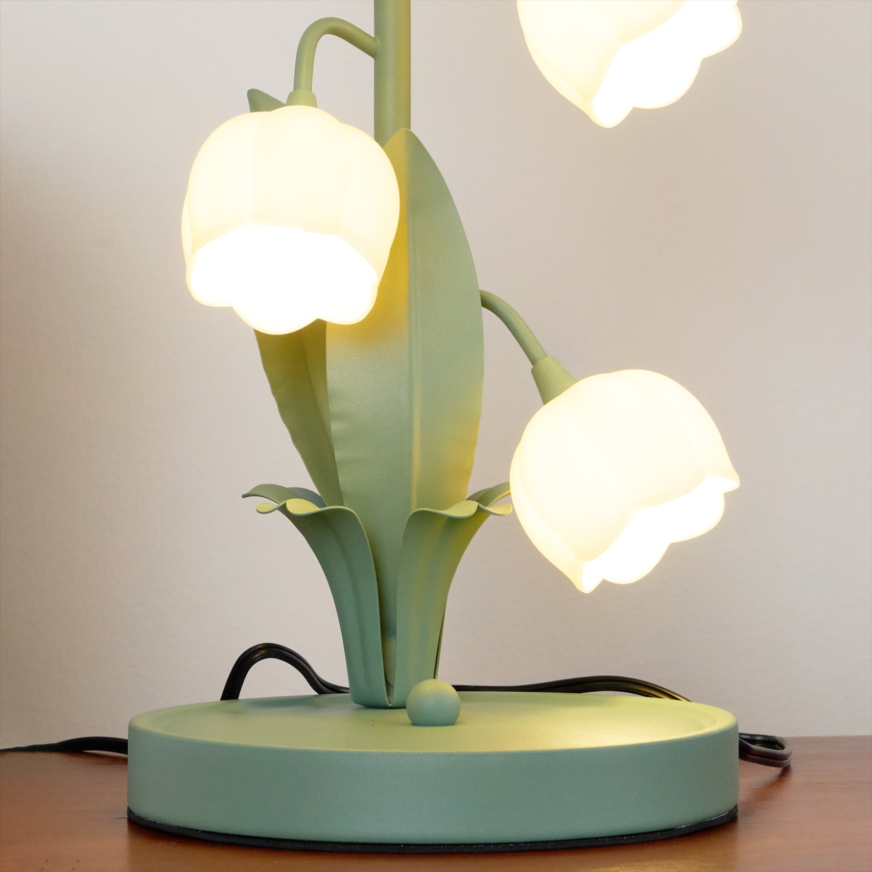 Elegant Bell Orchid Table Lamp for Cozy Living Room and Bedroom Spaces 8