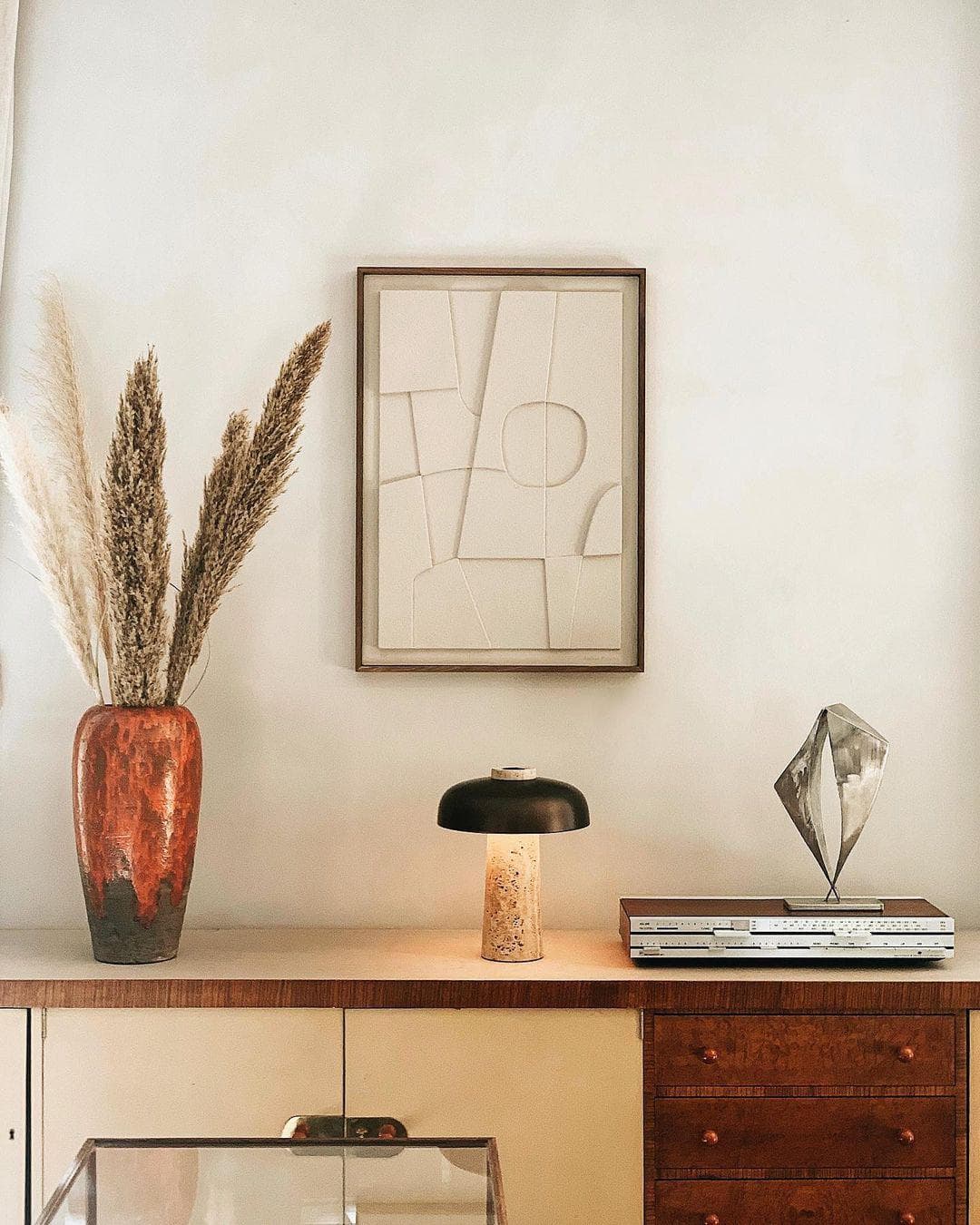 Elegant Reverse Table Lamp with Natural Stone Finish for Warm Indoor Lighting 6