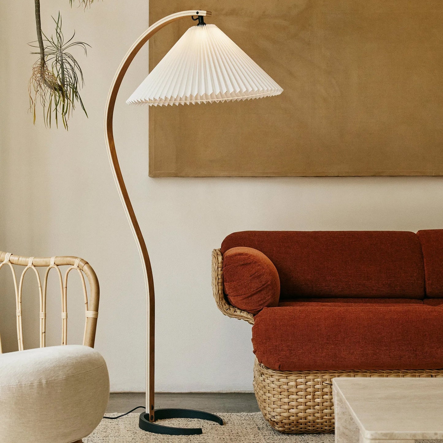 Modern Floor Lamp with Wooden and Metal Design
